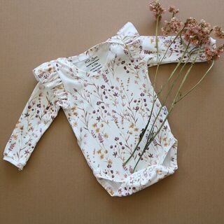 Ruffle Neck, Flutters, Snaps